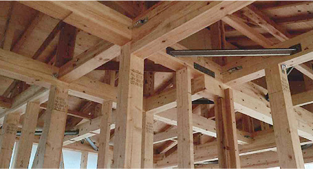耐震補強済みの住宅の木造骨組み