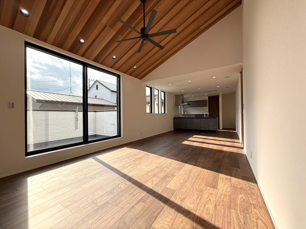 23畳の大空間LDK×勾配天井　二世帯でゆったり暮らす家