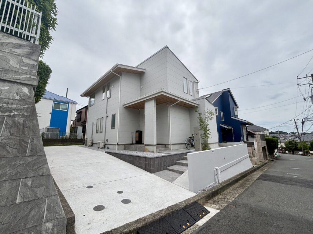 開放感あふれるLDKと防音室を備えた一邸